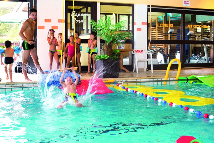 Imagen de la piscina del Hotel Club Vacances Bleues Les Horizons Du Lac (anciennement Serre-du-villard). Foto 15