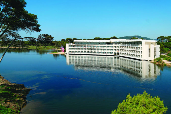 Imagen de los exteriores del Hotel Club Vacances Bleues Plein Sud. Foto 10