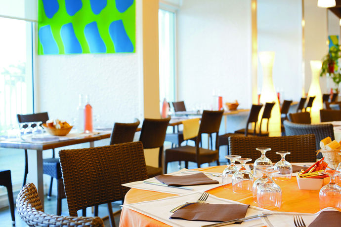 Imagen del bar/restaurante del Hotel Club Vacances Bleues Plein Sud. Foto 5