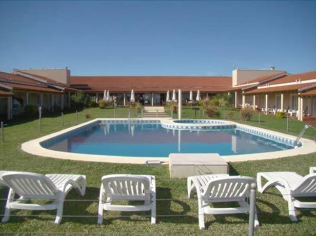 Imagen de la piscina del Hotel Club Valle Termal Resort. Foto 17