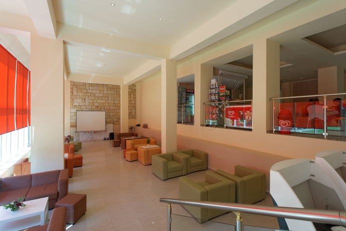Imagen de los interiores del Hotel Club Vedren. Foto 16