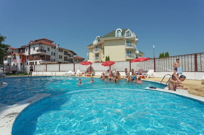 Imagen de la piscina del Hotel Club Vedren. Foto 18