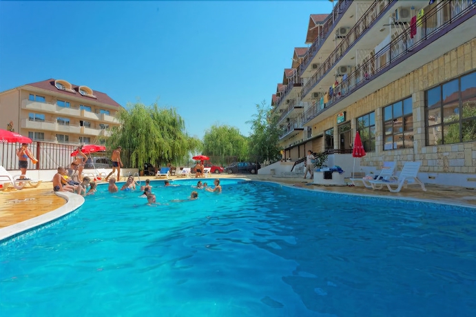 Imagen de la piscina del Hotel Club Vedren. Foto 19