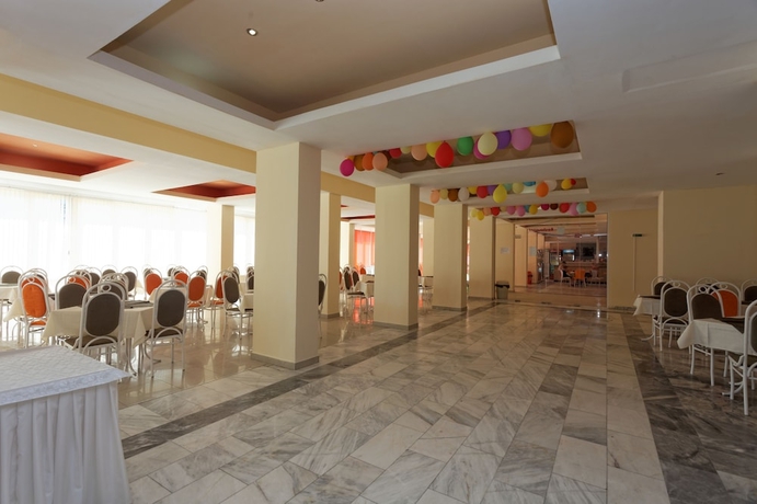 Imagen del bar/restaurante del Hotel Club Vedren. Foto 4