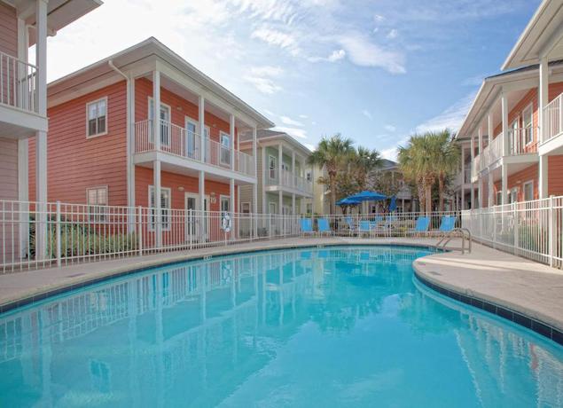 Imagen de la piscina del Hotel Club Wyndham Beach Street Cottages. Foto 6