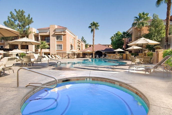 Imagen de la piscina del Hotel Club Wyndham Desert Rose Resort. Foto 15