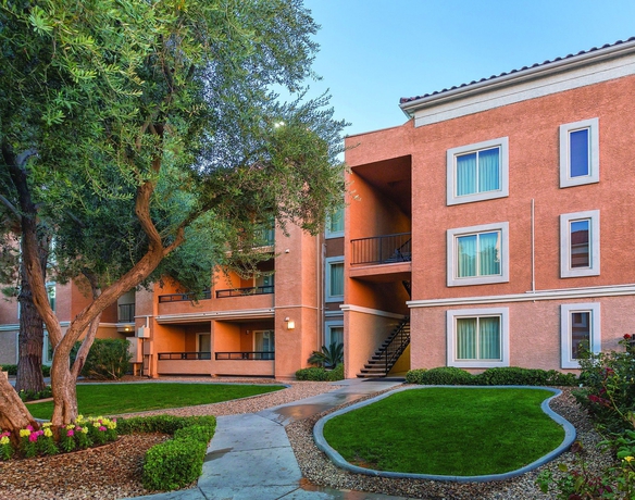 Imagen de los exteriores del Hotel Club Wyndham Desert Rose Resort. Foto 9