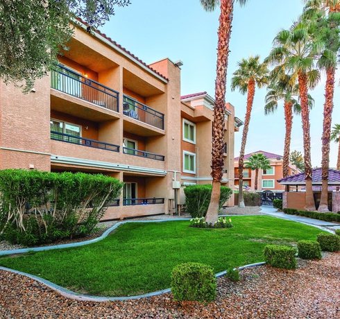 Imagen de los exteriores del Hotel Club Wyndham Desert Rose Resort. Foto 13