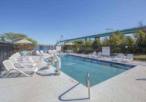 Imagen de la piscina del Hotel Club Wyndham Newport Overlook, Jamestown. Foto 19