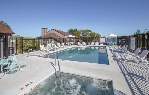 Imagen de la piscina del Hotel Club Wyndham Newport Overlook, Jamestown. Foto 20