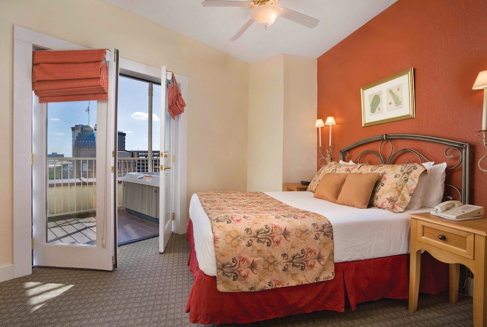 Imagen de la habitación del Hotel Club Wyndham Riverside Suites. Foto 9