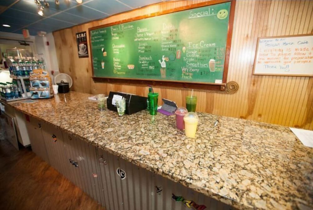 Imagen del bar/restaurante del Hotel Club Wyndham Sea Gardens. Foto 3