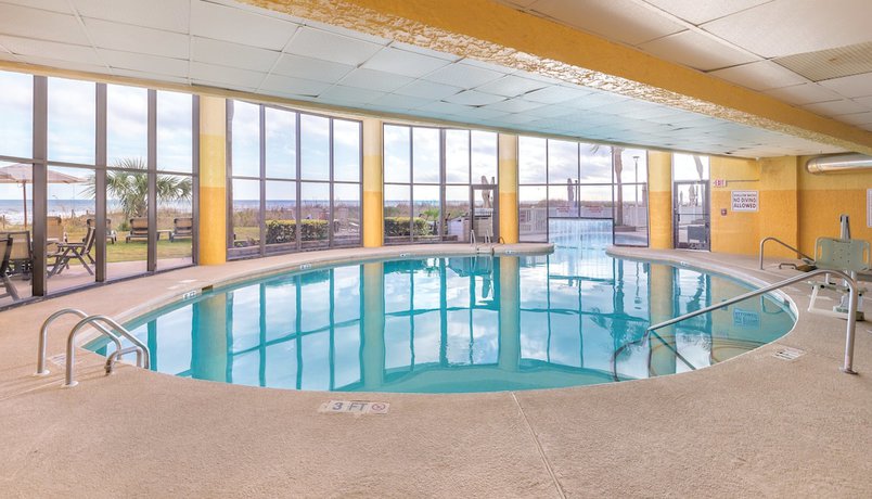 Imagen de la piscina del Hotel Club Wyndham Westwinds. Foto 18