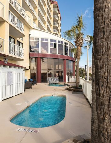 Imagen de la piscina del Hotel Club Wyndham Westwinds. Foto 19