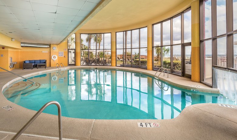 Imagen de la piscina del Hotel Club Wyndham Westwinds. Foto 20
