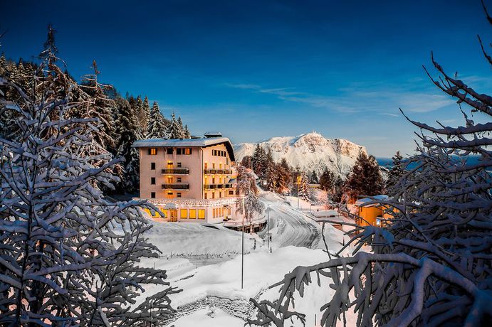 Imagen del bar/restaurante del Hotel Club Zodiaco. Foto 9