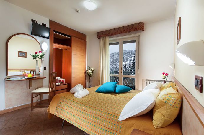 Imagen del bar/restaurante del Hotel Club Zodiaco. Foto 10