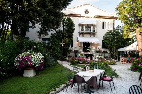 Imagen general del Hotel Club i Pini - Residenza d\'Epoca in Versilia. Foto 5
