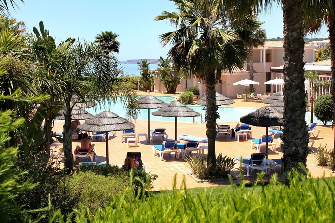 Imagen de los exteriores del Hotel Clube Porto Mos. Foto 6