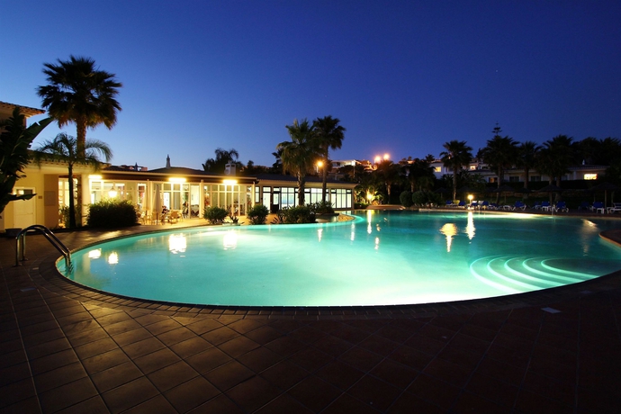 Imagen de la piscina del Hotel Clube Porto Mos. Foto 13