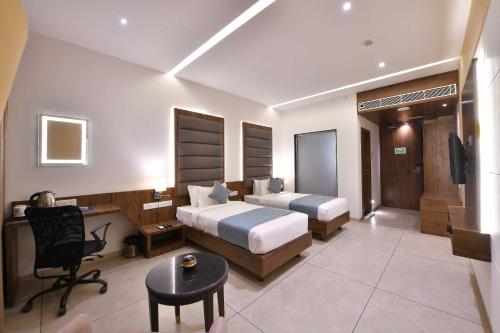 Imagen de la habitación del Hotel Clubhouse Morbi, Lalpar. Foto 17