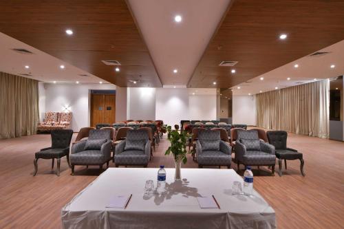 Imagen general del Hotel Clubhouse Morbi, Lalpar. Foto 3