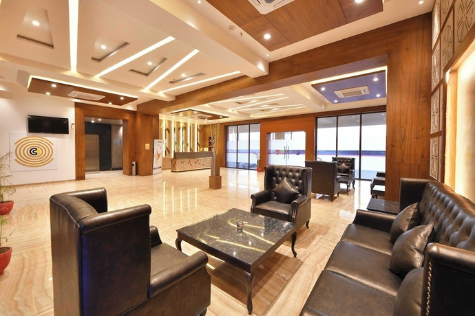 Imagen de los interiores del Hotel Clubhouse Morbi, Morvi. Foto 12