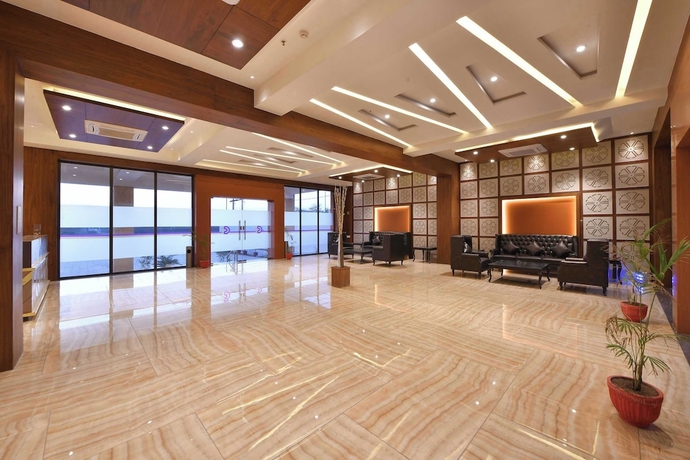 Imagen de los interiores del Hotel Clubhouse Morbi, Morvi. Foto 13
