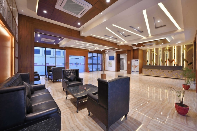 Imagen de los interiores del Hotel Clubhouse Morbi, Morvi. Foto 14