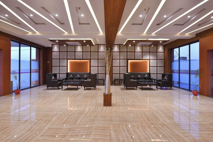 Imagen de los interiores del Hotel Clubhouse Morbi, Morvi. Foto 15