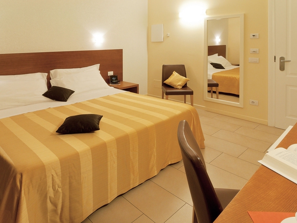 Imagen de la habitación del Hotel Cluentum. Foto 6