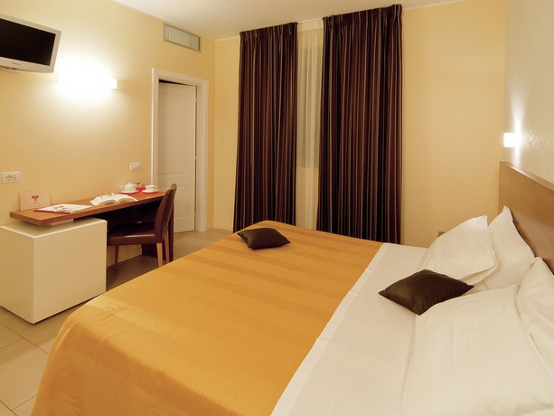 Imagen de la habitación del Hotel Cluentum. Foto 7