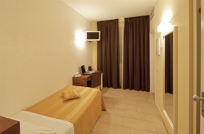 Imagen de la habitación del Hotel Cluentum. Foto 10