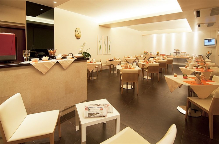 Imagen del bar/restaurante del Hotel Cluentum. Foto 3