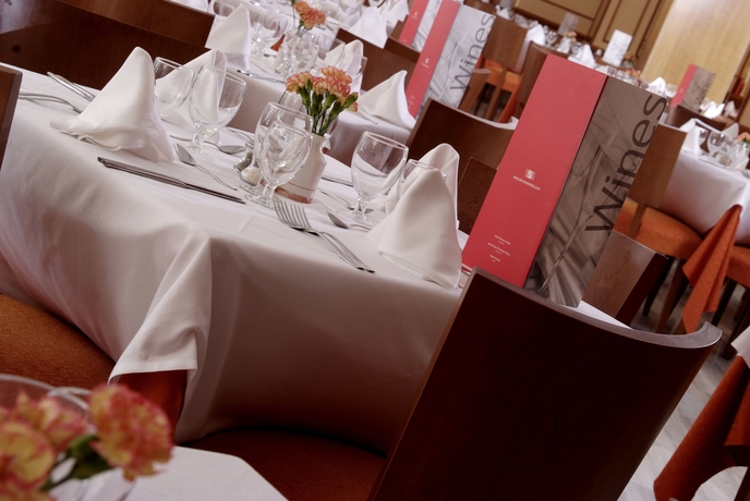 Imagen del bar/restaurante del Hotel Clumba. Foto 2