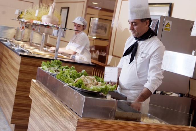 Imagen del bar/restaurante del Hotel Clumba. Foto 3