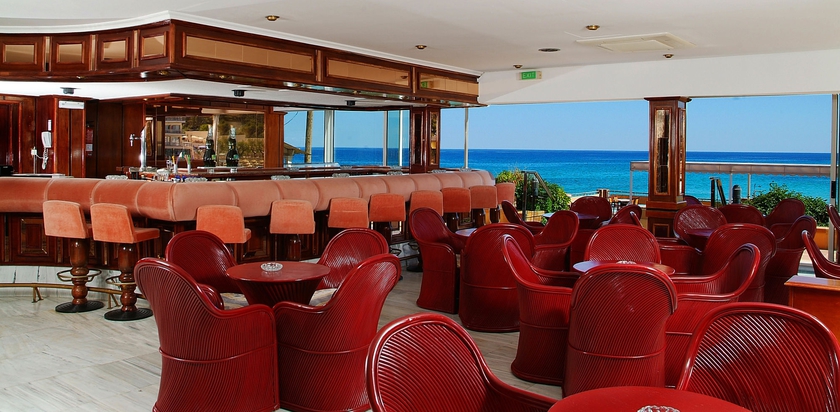 Imagen del bar/restaurante del Hotel Clumba. Foto 4