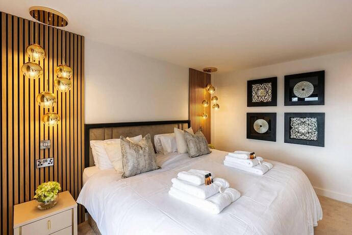 Imagen general del Hotel Clwyd Gate Manor Pool Sauna Hottub Cave Wales. Foto 9