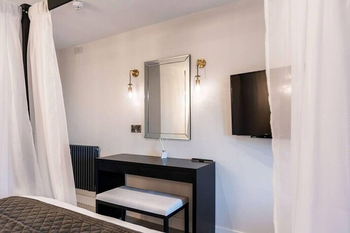 Imagen general del Hotel Clwyd Gate Manor Pool Sauna Hottub Cave Wales. Foto 15