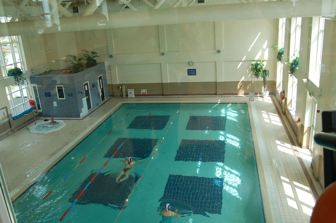 Imagen de la piscina del Hotel Clybaun Galway. Foto 5