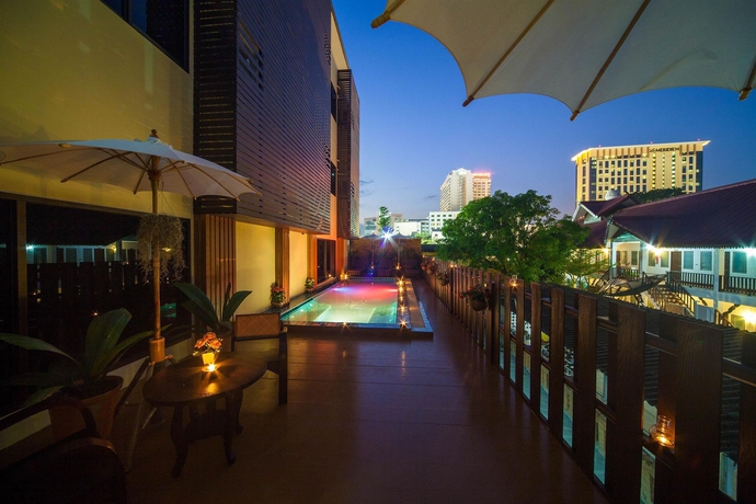Imagen de la piscina del Hotel Cm Night Bazaar Boutique. Foto 16