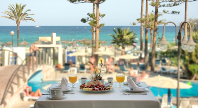 Imagen del bar/restaurante del Hotel Cm Playa Del Moro. Foto 5