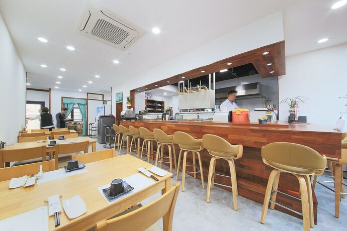 Imagen del bar/restaurante del Hotel Cnc 1St Street Hotel. Foto 18