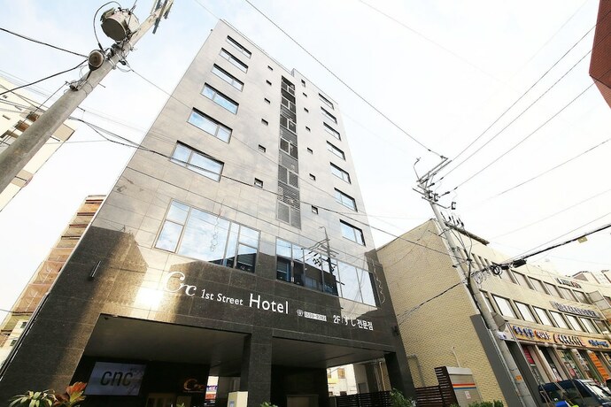Imagen general del Hotel Cnc 1St Street Hotel. Foto 8