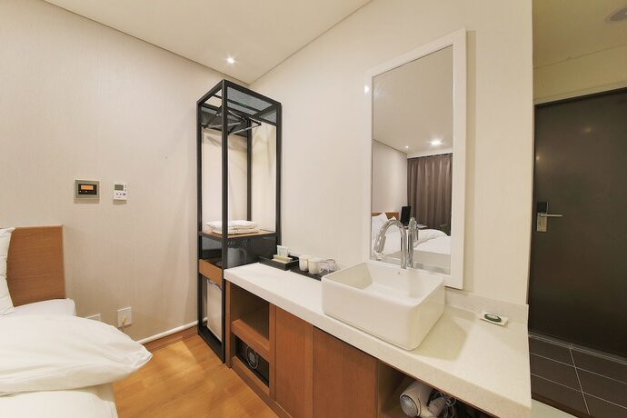 Imagen general del Hotel Cnc 1St Street Hotel. Foto 11