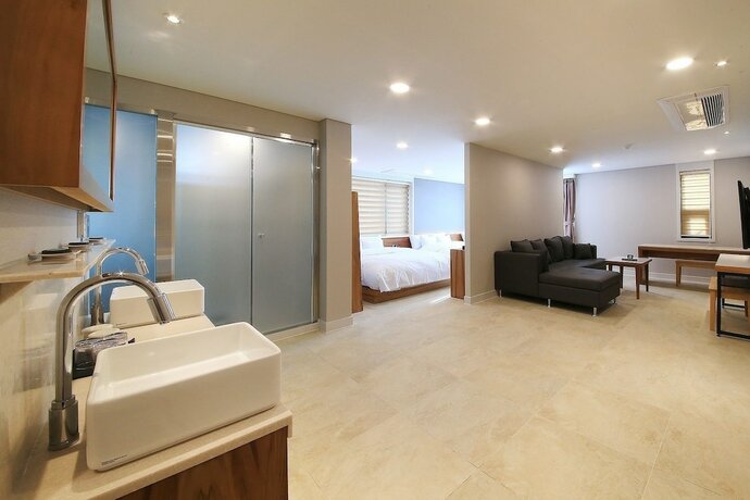 Imagen general del Hotel Cnc 1St Street Hotel. Foto 14