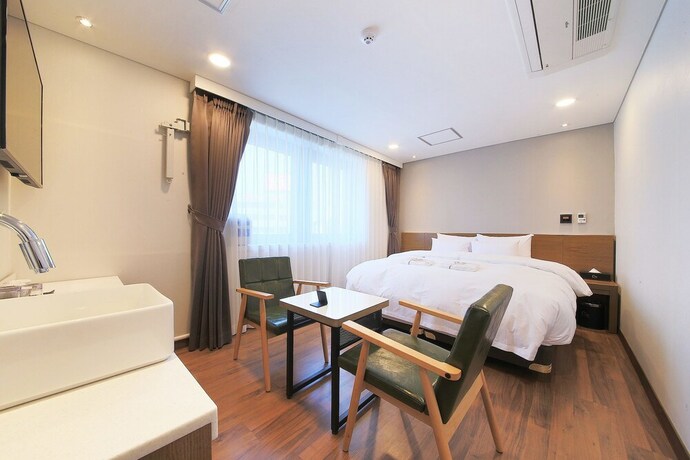 Imagen de la habitación del Hotel Cnc 1St Street Hotel. Foto 32