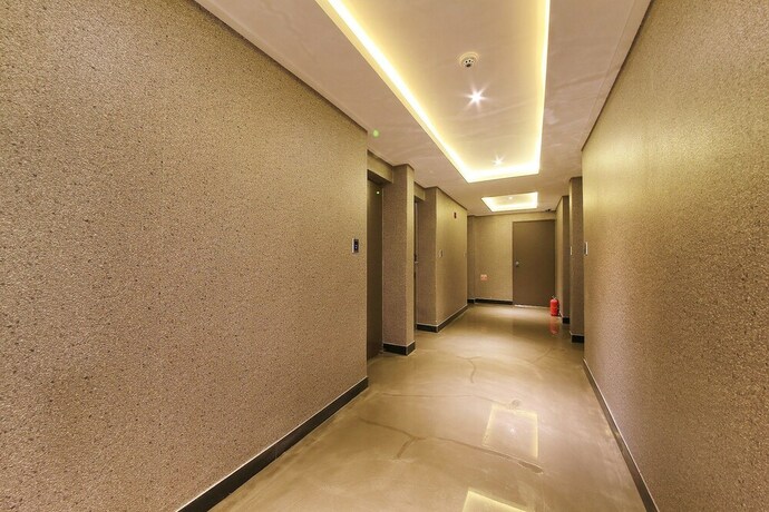 Imagen de los interiores del Hotel Cnc 1St Street Hotel. Foto 37