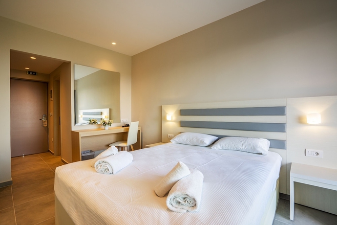 Imagen de la habitación del Hotel Cnic Gemini. Foto 13