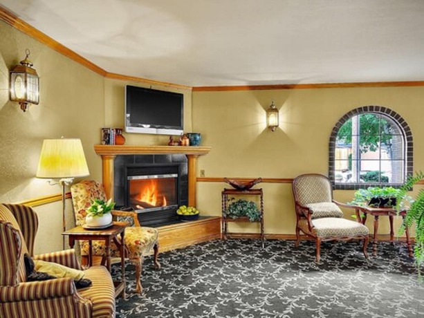 Imagen de los interiores del Hotel Coachman Inn And Suites. Foto 18